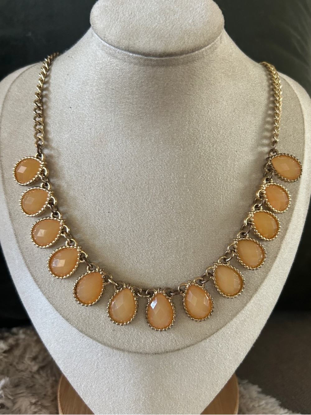 & Other Stories Gold-Tone Necklace with Peach Teardrop Stones